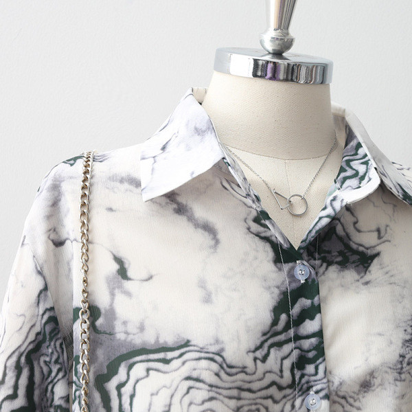 Női ing színes mintával, hosszú ujjal és gombokkal