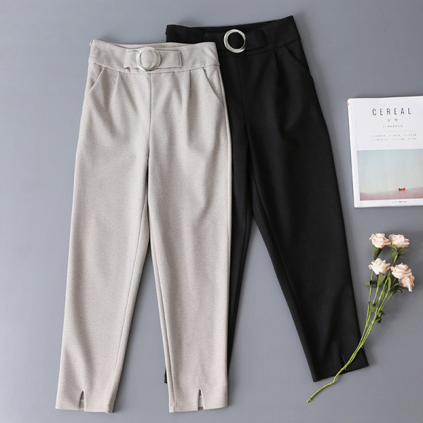 Stílusos női egyenes nadrág magas derékkal és fém csattal