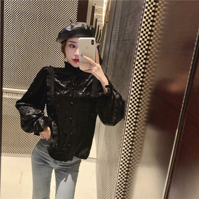 Γυναικείο βελούδινο  πουκάμισο με υψηλό κολάρο και στοιχεία δαντέλας