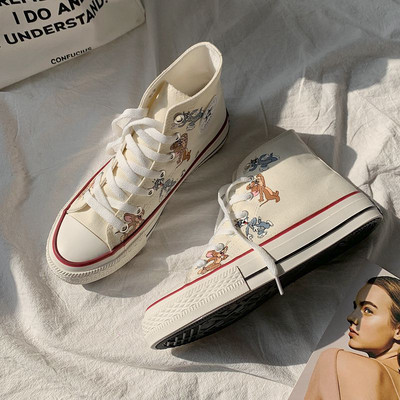 Ikdienas sieviešu kedas ar plakanām zolēm un krāsainiem izšuvumiem