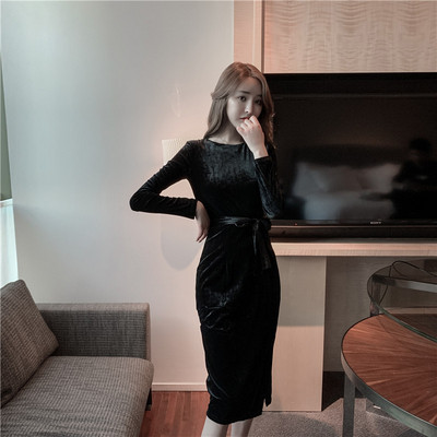 Γυναικείο φόρεμα βελούδινο με μακριά μανίκια και στρογγυλό ντεκολτέ