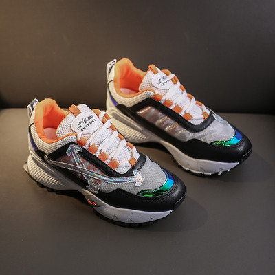 Ανοιξιάτικα γυναικεία αθλητικα παπούτσια  με ίσια σόλα και έγχρωμους δεσμούς