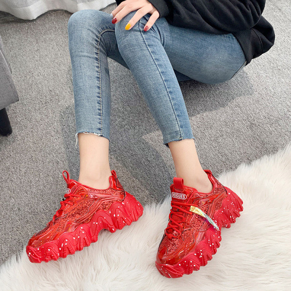 Γυναικεία αθλητικά παπούτσια με ψηλή πλατφόρα  με λαμπερό αποτέλεσμα