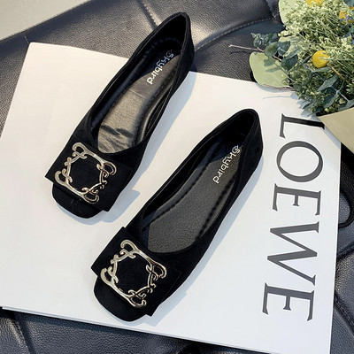 Casual γυναικεία παπούτσια με επίπεδη σόλα και μεταλλική πόρπη