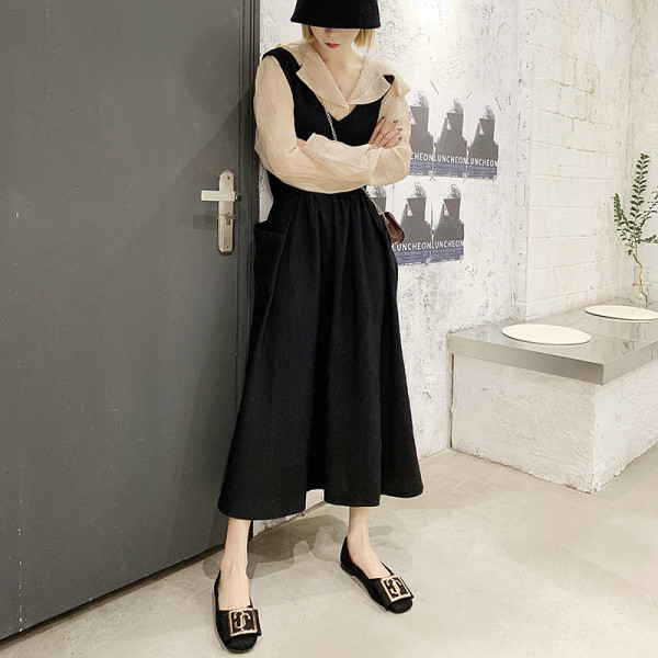 Laisvalaikio moteriški batai lygiais padais ir auksine sagtimi