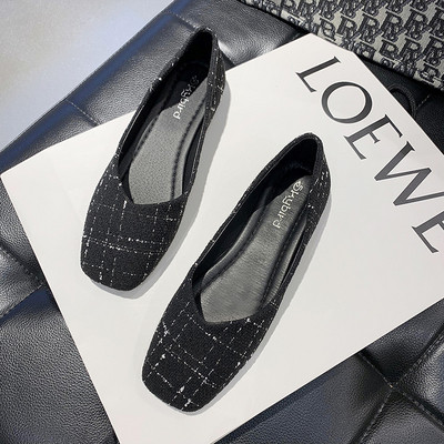 Καθημερινά ανοιξιάτικα καρό παπούτσια με ίσια πέλματα