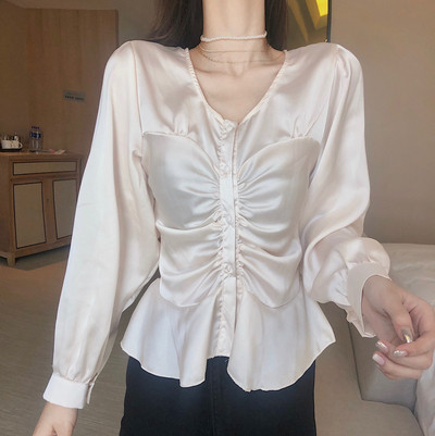 Σατέν ανοιξιάτικο γυναικείο πουκάμισο με βολάν μπροστινό μέρος