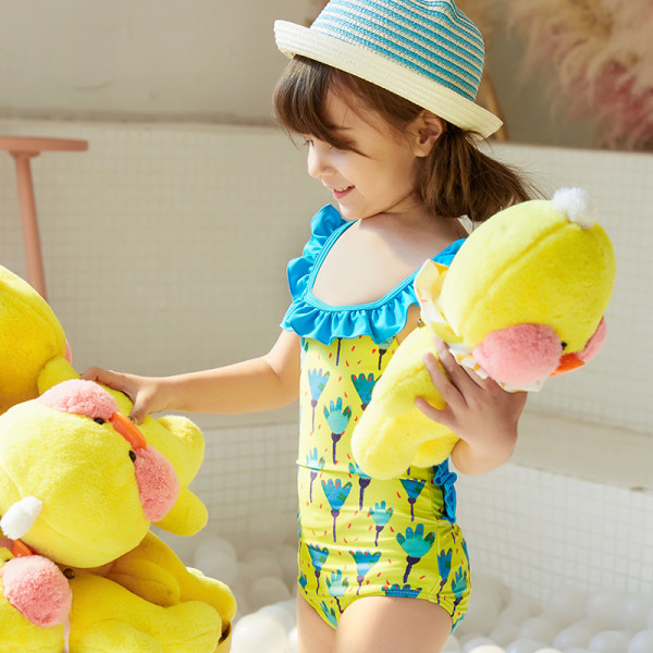 Moderns vesels bērnu peldkostīms meitenēm ar lencēm un atkailinātu muguru