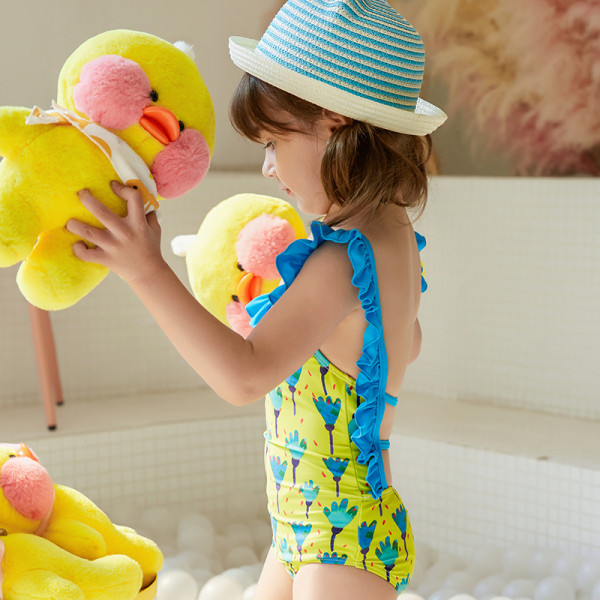 Moderns vesels bērnu peldkostīms meitenēm ar lencēm un atkailinātu muguru