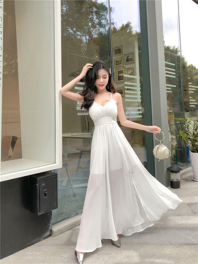 Μακρύ γυναικείο φόρεμα  με λεπτούς ιμάντες ώμου και λαιμόκοψη