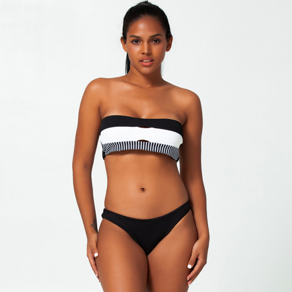 Modern kétrészes fürdőruha szalagos felsővel