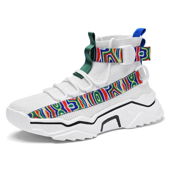 Jauns vīriešu kedu modelis ar plakanām zolēm un krāsainu rakstu baltā krāsā