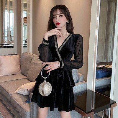 Γυναικείο βελούδινο φόρεμα με μακριά μανίκια και λαιμόκοψη