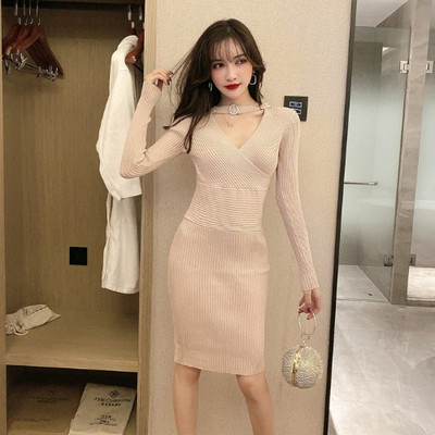 Γυναικείο φόρεμα Λεπτό μοντέλο με μακριά μανίκια και λαιμόκοψη