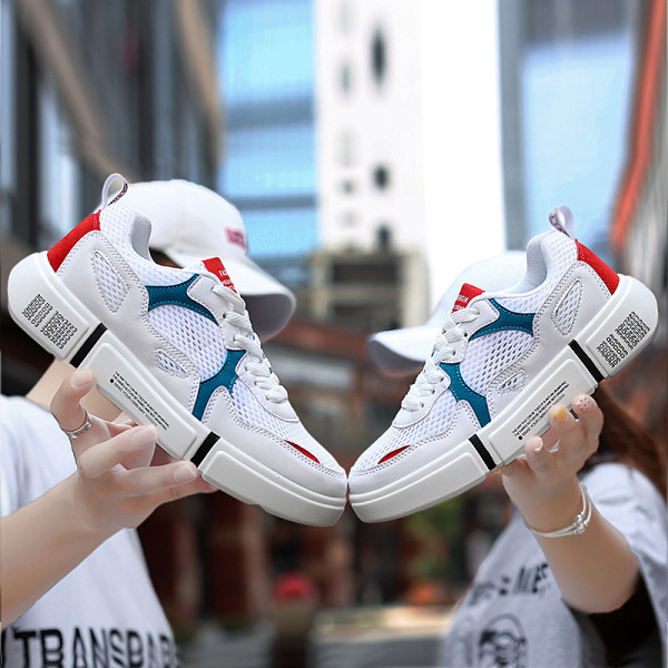 Vyriški sportbačiai lygiais padais ir raišteliais