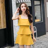 Moderna sieviešu īsā kleita ar lencēm