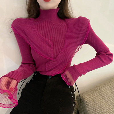 Pieguloša sieviešu blūze ar augstu apkakli un mežģīņu elementiem