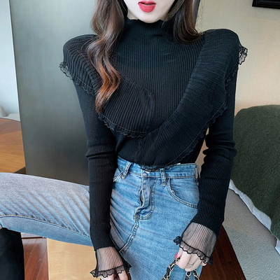 Pieguloša sieviešu blūze ar augstu apkakli un mežģīņu elementiem