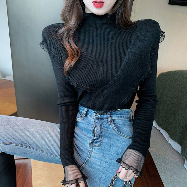 Pieguloša sieviešu blūze ar augstu apkakli un mežģīņu elementiem