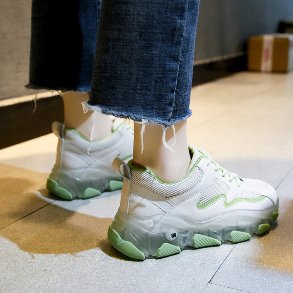 Sportiskas ikdienas sieviešu pavasara kedas ar raupju zoli