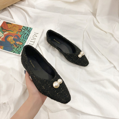 Καθημερινά γυναικεία  παπούτσια με ίσια πλατφόρμα - μυτερό μοντέλο