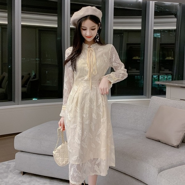 Γυναικείο φόρεμα ρετρό στυλ με μακριά μανίκια και δαντέλα