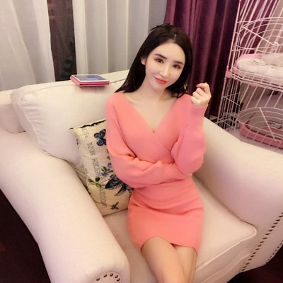 Γυναικείο φόρεμα  στενή εφαρμογή  με λαιμόκοψη και φαρδιά μανίκια