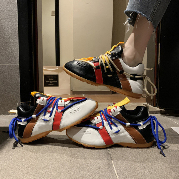 Casual γυναικεία παπούτσια με πολύχρωμους δεσμούς και επίπεδη σόλα