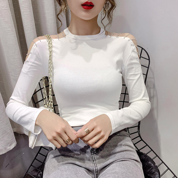 Aktuāla sieviešu blūze ar atkailinātiem pleciem un garām piedurknēm