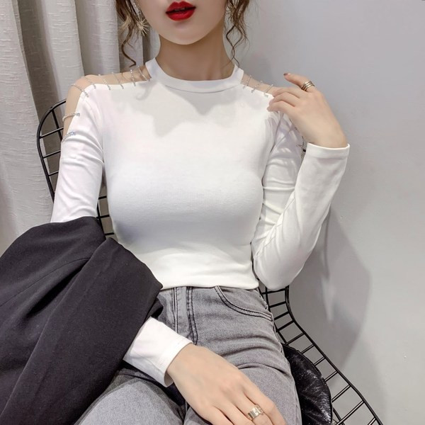 Aktuāla sieviešu blūze ar atkailinātiem pleciem un garām piedurknēm