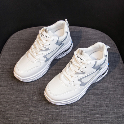 Tavaszi-őszi női tornacipő magas talppal eko bőrből, fehér színben