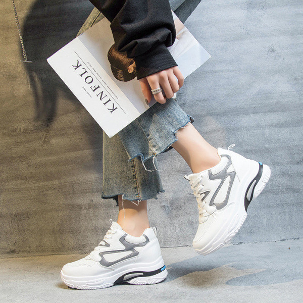 Tavaszi-őszi női tornacipő magas talppal eko bőrből, fehér színben