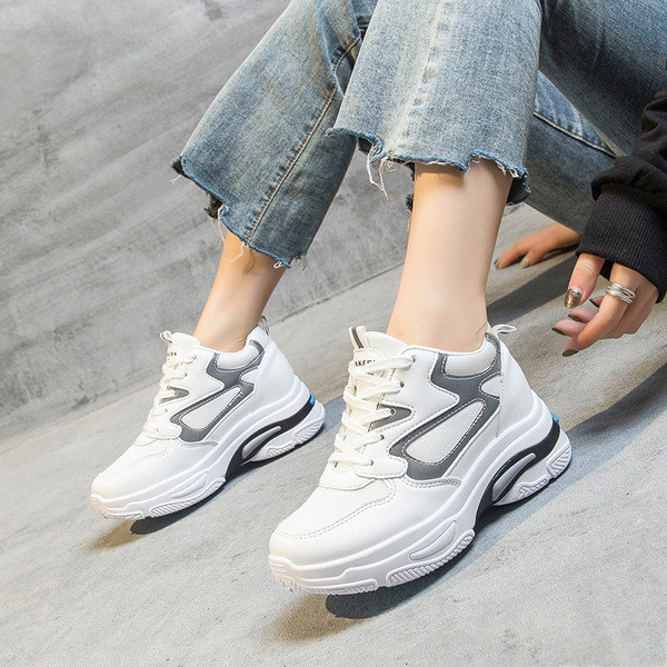 Tavaszi-őszi női tornacipő magas talppal eko bőrből, fehér színben