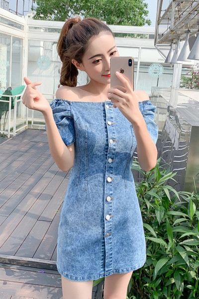 Naiste teksakleit nööpide ja lühikeste varrukatega