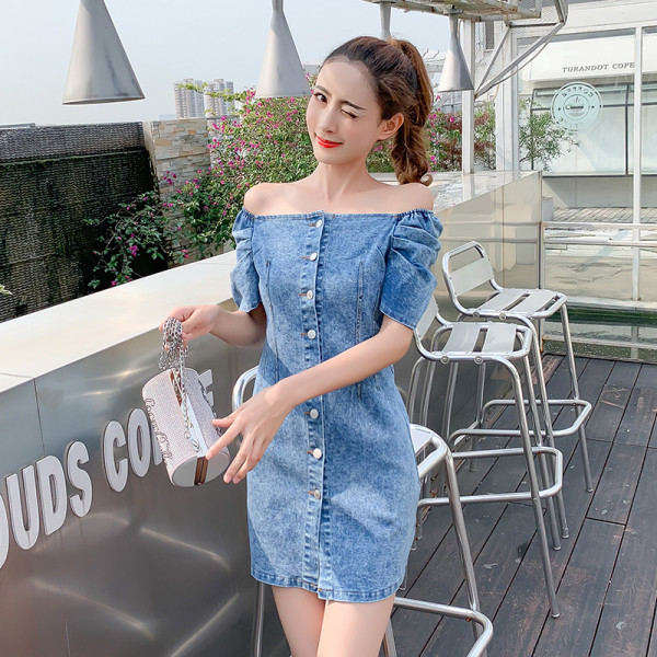 Naiste teksakleit nööpide ja lühikeste varrukatega