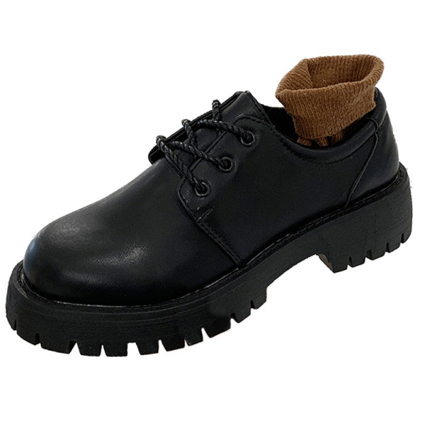 Sieviešu ikdienas ādas apavi ar krāsainu izšuvumu - melnā krāsā