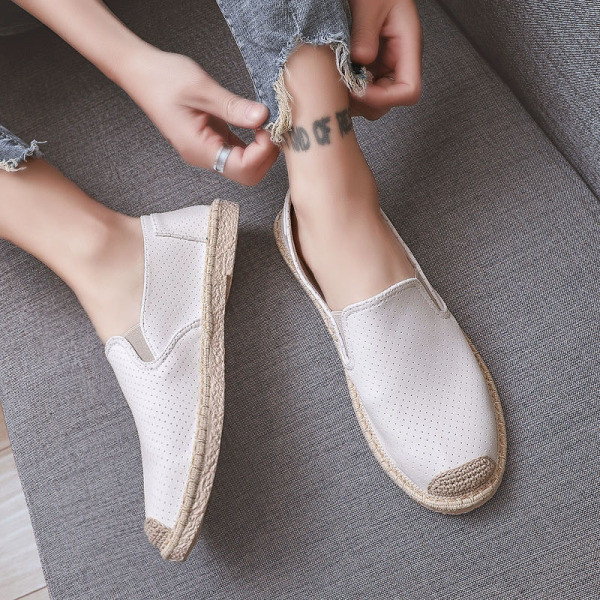 Ανδρικά καθημερινά παπούτσια με ίσια σόλα και χρωματισό μοτίβο