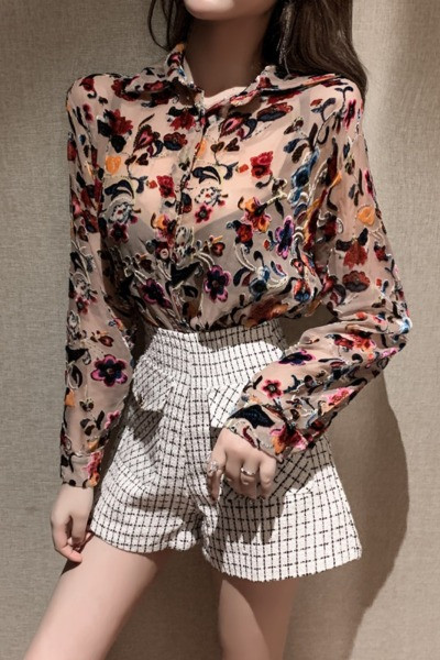 Tavaszi női ing klasszikus gallérral