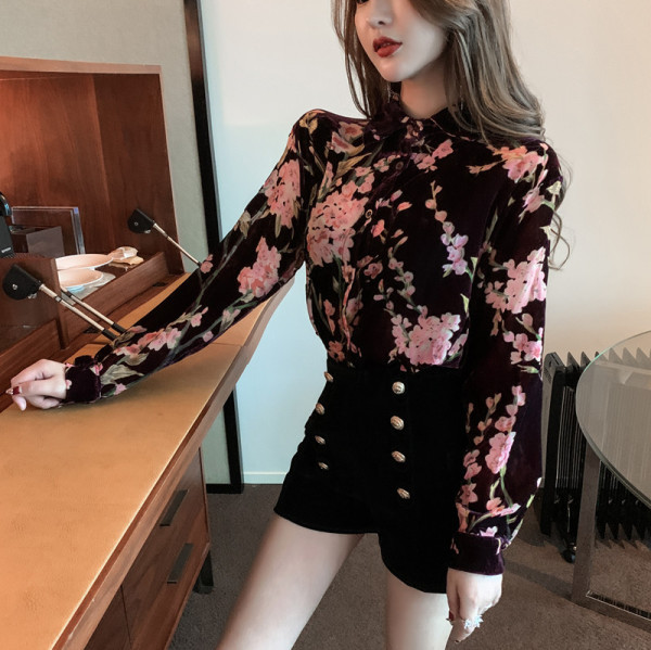 Tavaszi női ing klasszikus gallérral