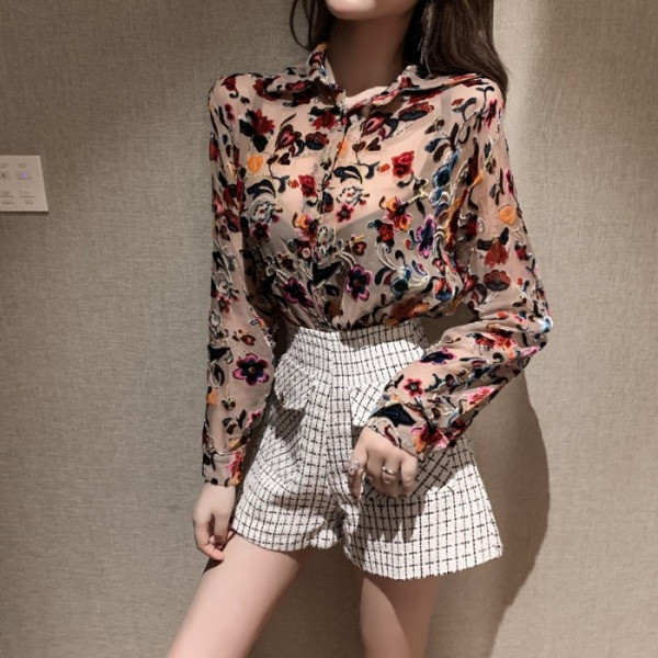 Tavaszi női ing klasszikus gallérral