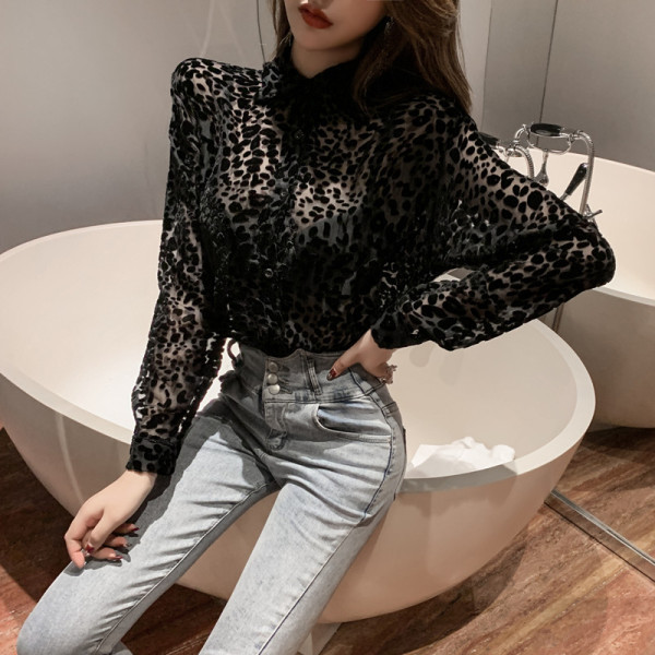 Tavaszi női ing klasszikus gallérral