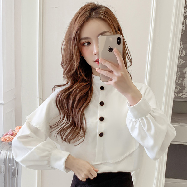 Retro sieviešu krekls ar zemu apkakli un pogām