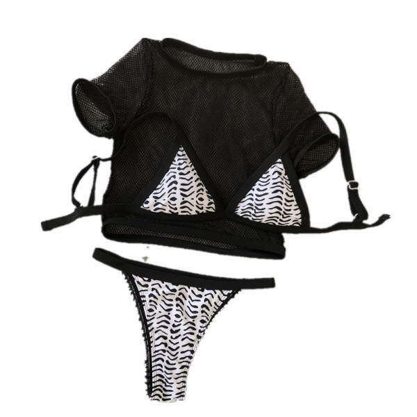 Trīsdaļīgs peldkostīms ar trīsstūrveida augšdaļu un īsu tīklveida blūzi