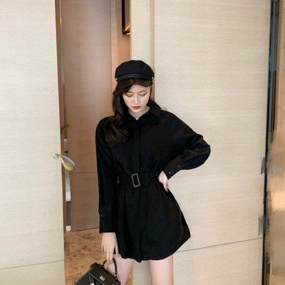 Γυναικείο φόρεμα με κλασικό γιακά και ζώνη