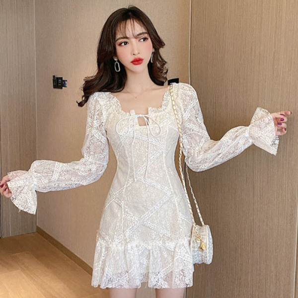 Sieviešu mežģīņu kleita ar garām piedurknēm un saitēm