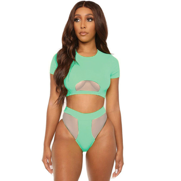 Divdaļīgs peldkostīms ar caurspīdīgām daļām un īsām piedurknēm