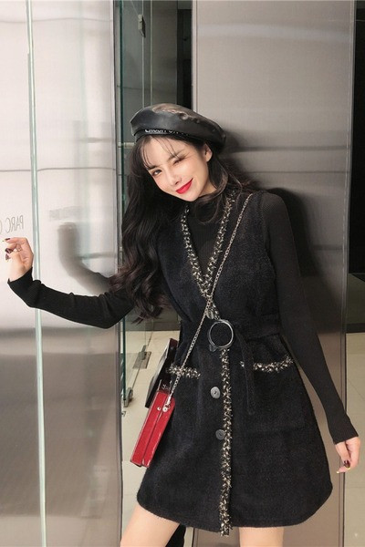 Pavasarinė moteriška liemenė su kišenėmis ir diržu