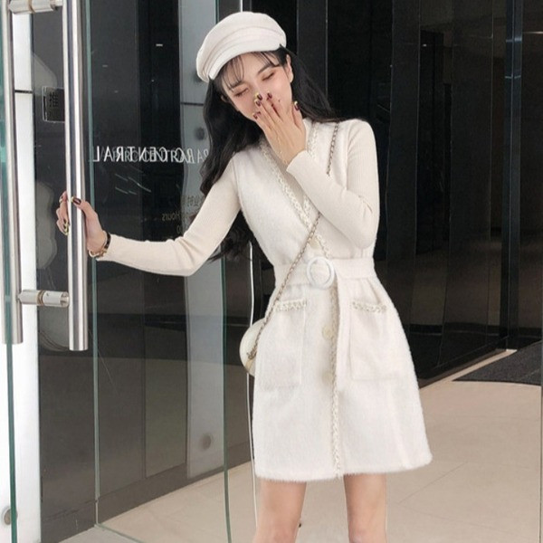 Pavasarinė moteriška liemenė su kišenėmis ir diržu