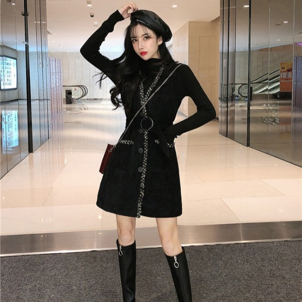 Pavasarinė moteriška liemenė su kišenėmis ir diržu