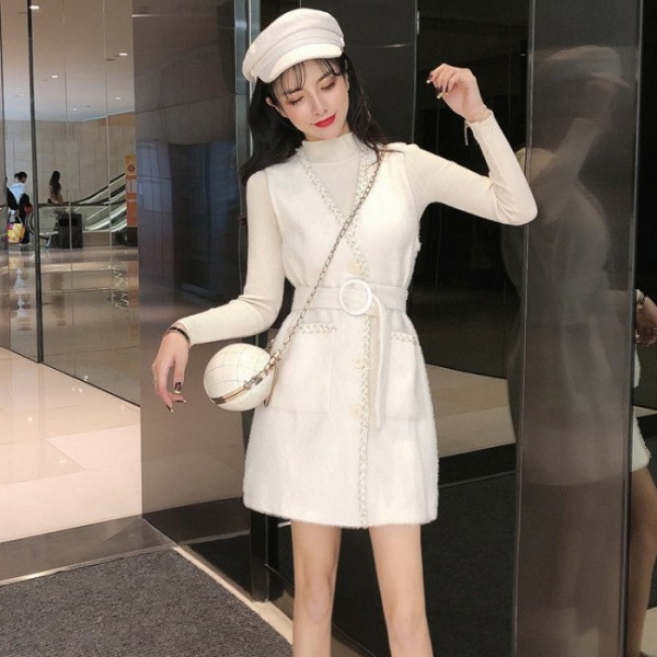 Pavasarinė moteriška liemenė su kišenėmis ir diržu